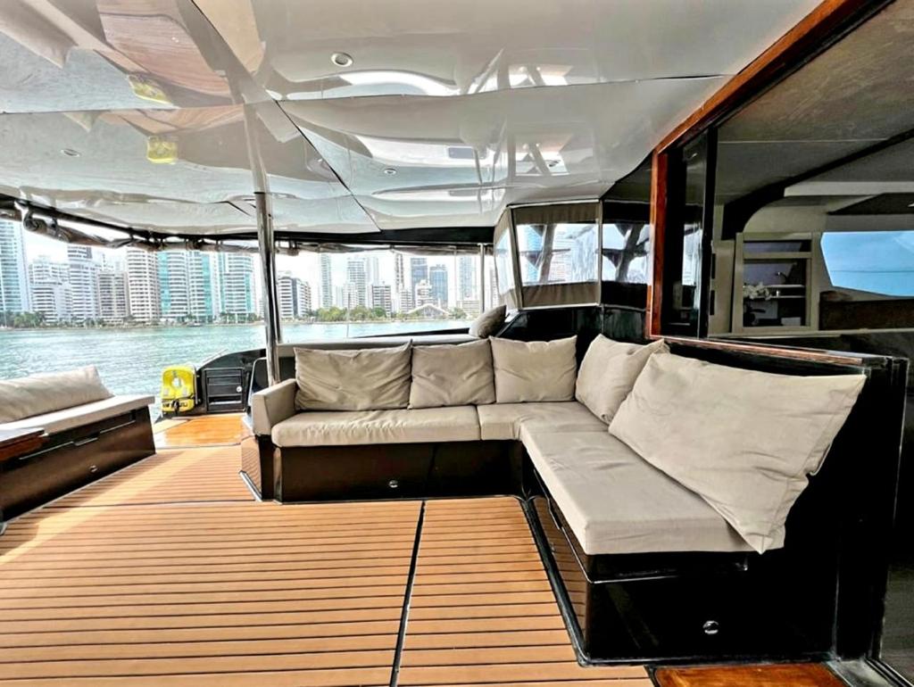 CALAMAR CATAMARAN 58ft/20ppl