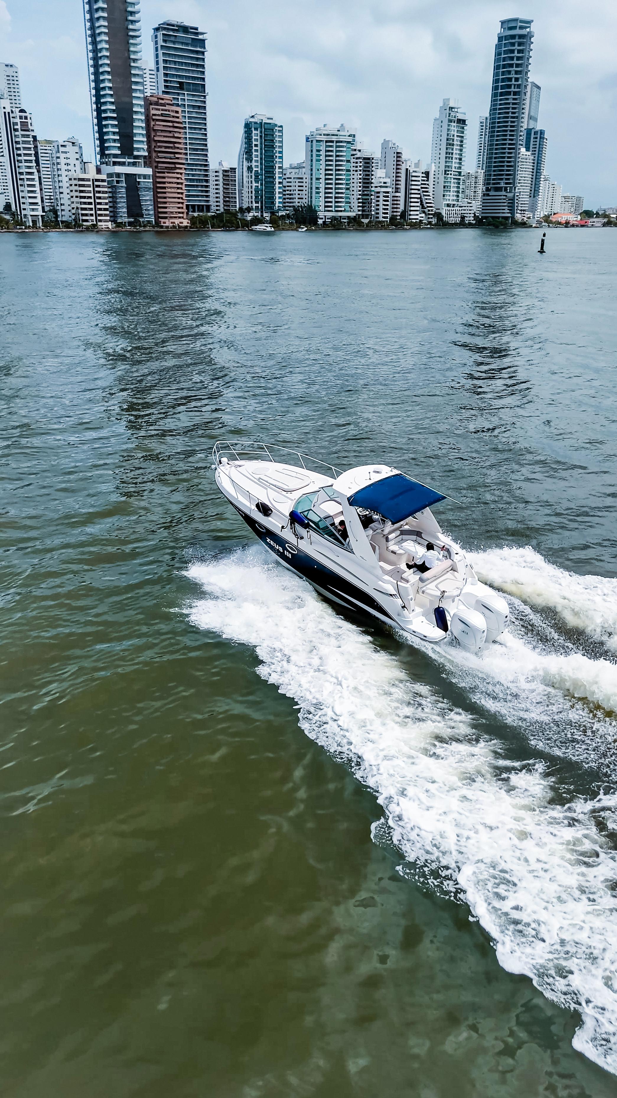 38ft  ZEUS III YACHT /10ppl