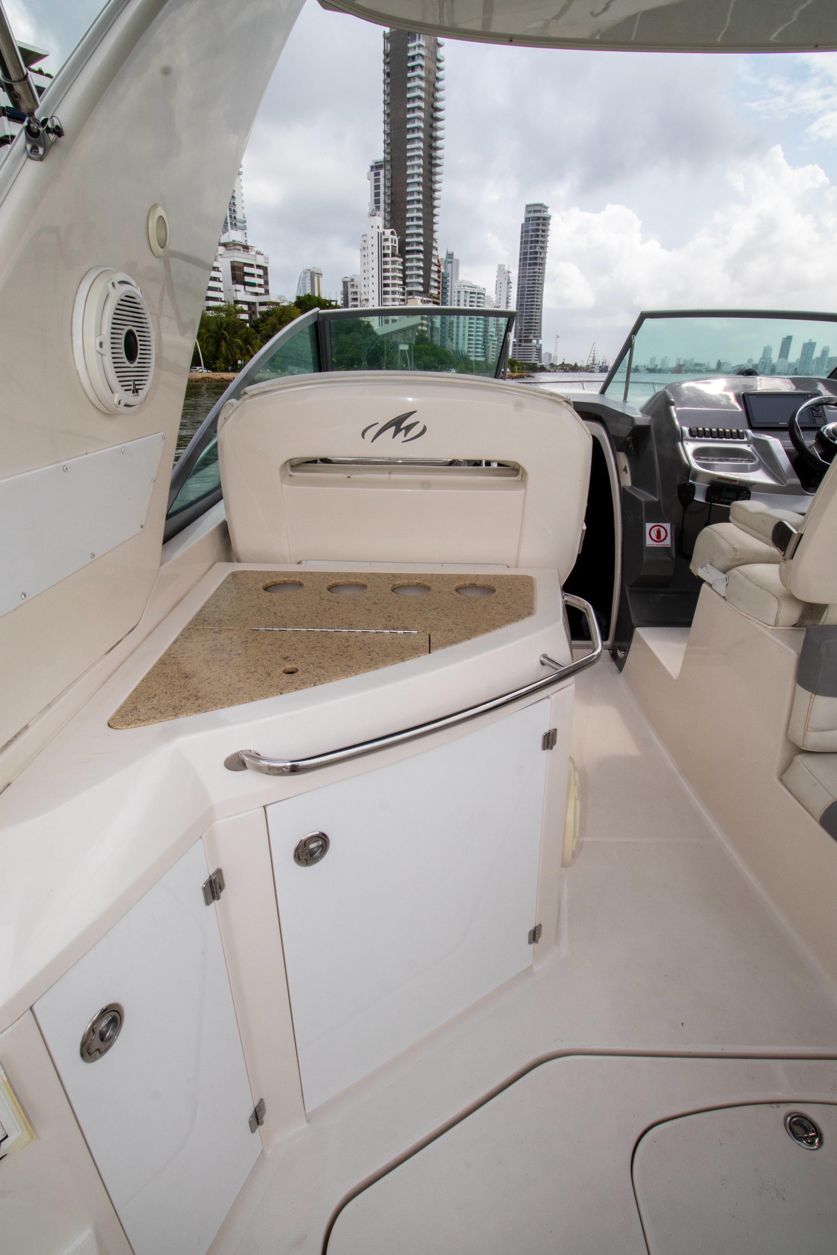 38ft  ZEUS III YACHT /10ppl