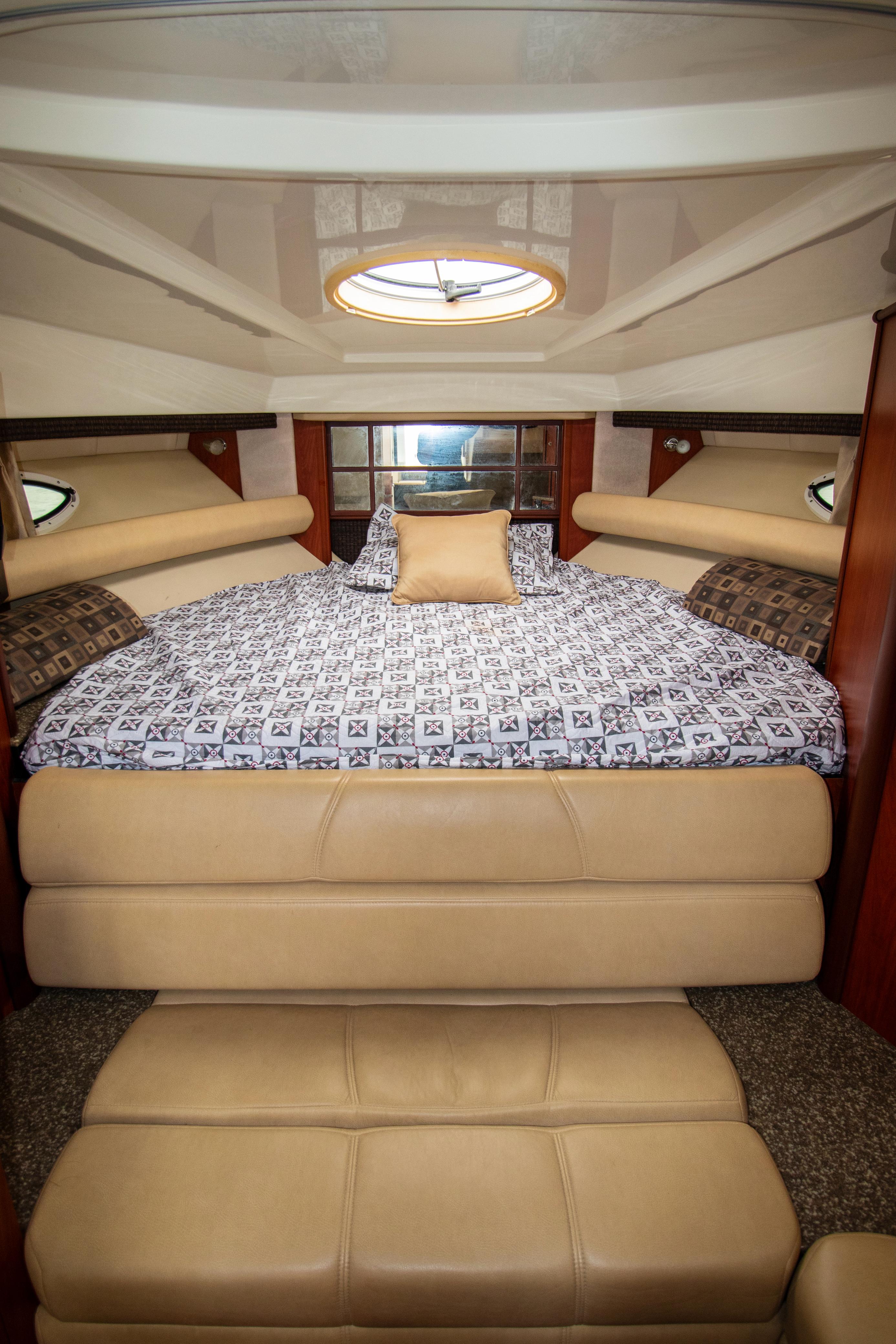 38ft  ZEUS III YACHT /10ppl