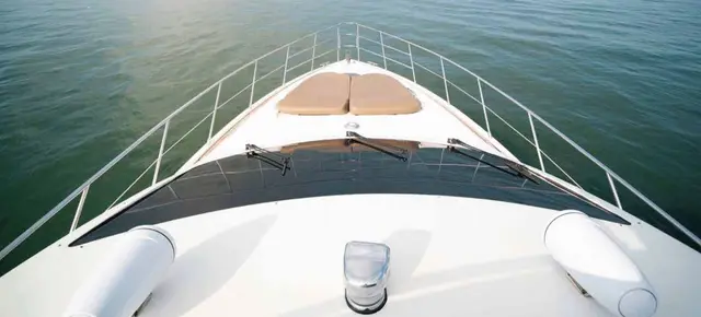 Yate Azimut de 70 pies
