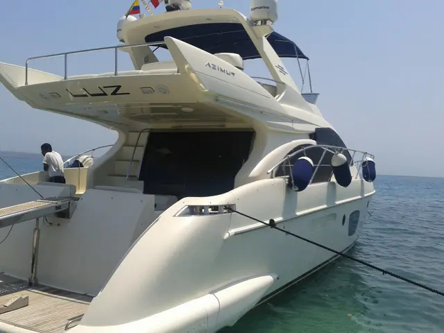 Yate Azimut 56 pies
