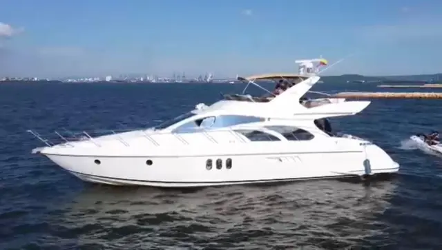 Yate Azimut de 55 pies