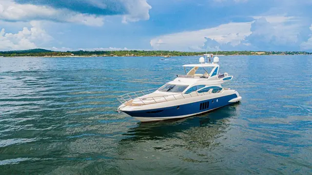 Yate Azimut de 64 pies