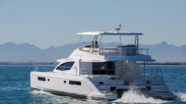 Catamarán B Bucks de 51 pies