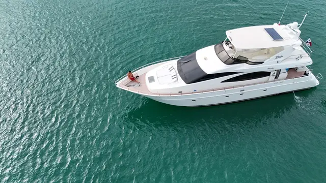 Yate Star Azimut de 70 pies